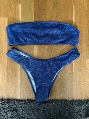 Glitter bikini  - Helt oanvänd glitter bikini!! Så snygg, Storlek M men passar S ocskå