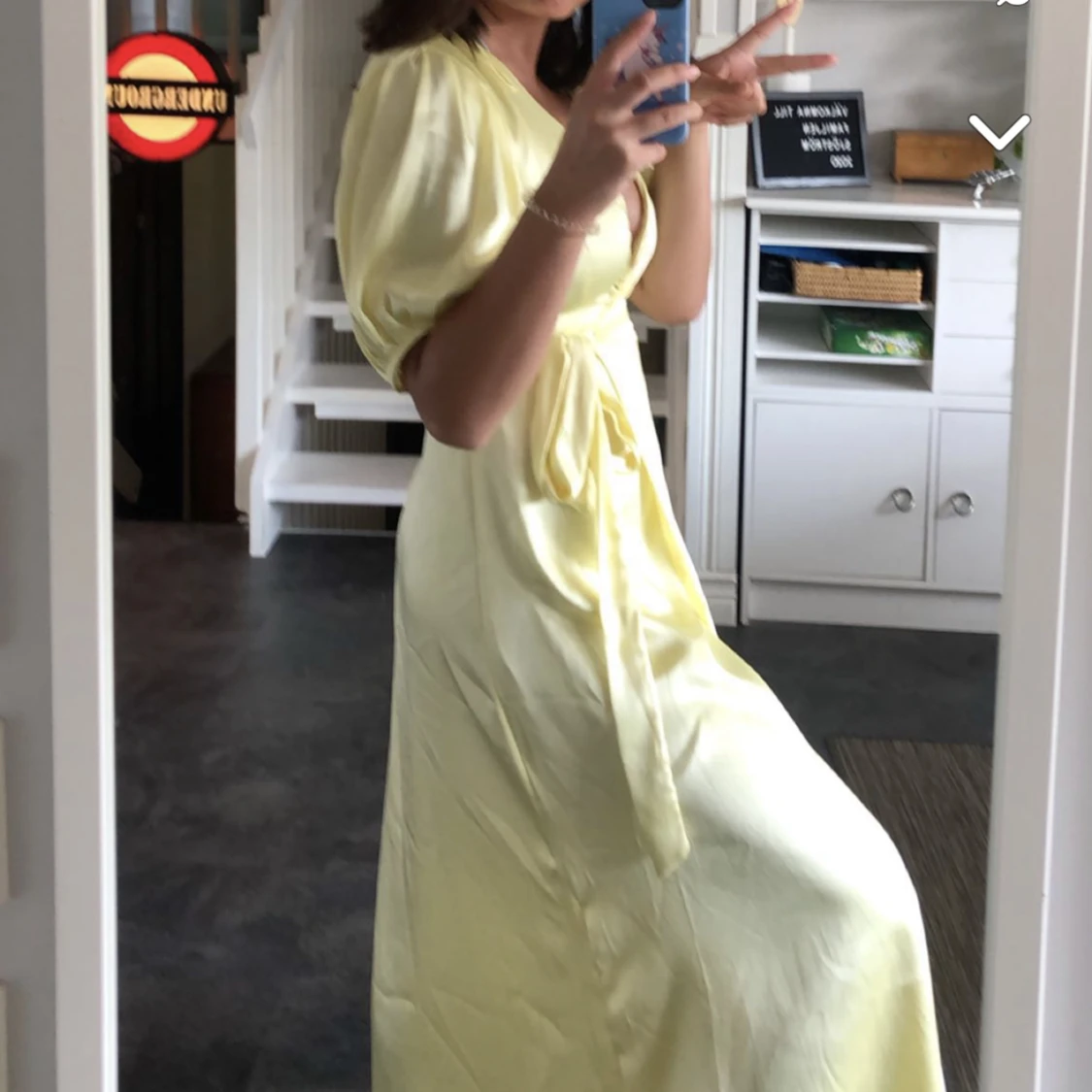 Ljusgul sommarklänning