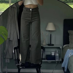 Jeans - Säljer mina jeans från zara då de knappt kommer till användning längre💕💕