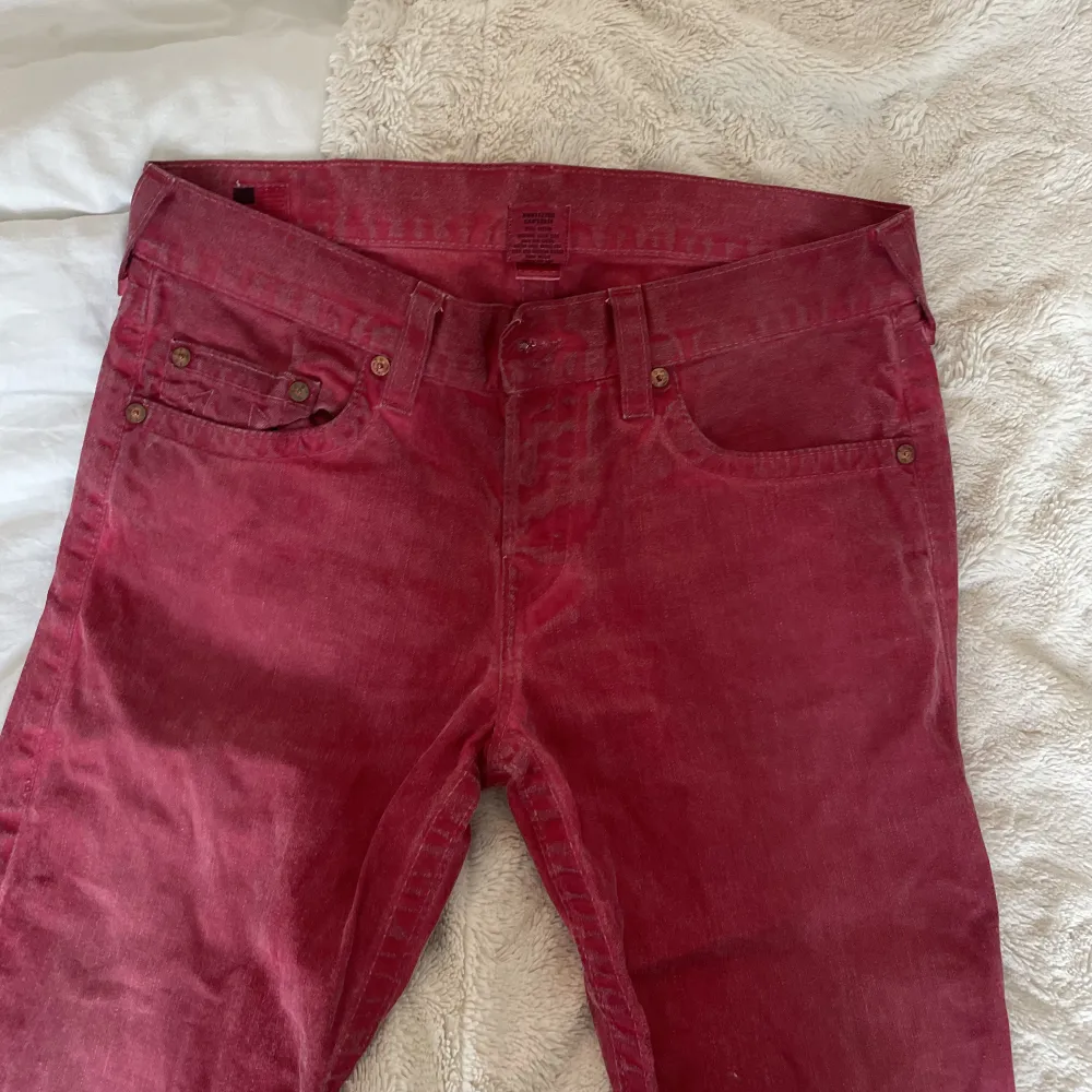 Ett par herr true religion jeans i använt skick ( köpte dem själv på sellpy) ❤️Stl. 34. Jeans & Byxor.