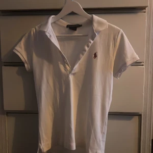 Ralph Lauren Piké  - Fräsch vit Ralph Lauren Piké i S