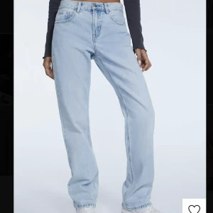 Jeans från stradivarius  - Ljusblå sköna jeans från Stradivarius i storlek 38, men är mer som en 36!