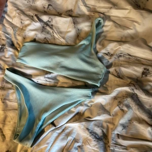 Bikini  - Säljer denna jätte fina ljusblå bikini sett storlek S då jag tyckte att överdelen va lite kort. Nypris 90kr, mitt pris 70