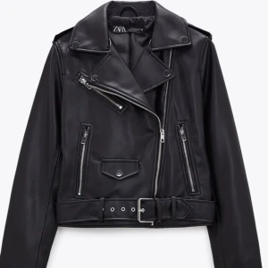 Skinnjacka - Svart skinnjacka från zara i bra skick