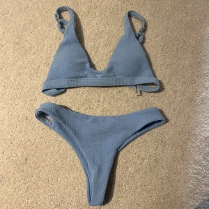 Blå bikini  - Säljer blå bikini, köparen står för frakten🥰 Skriv privat för fler frågor❤️