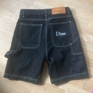 Dime Shorts  - Sjuk kvalitet & fit, men tyvärr en size för små för mig. Testade ett par ggr aldrig använda utomhus. Nypris 1300:-