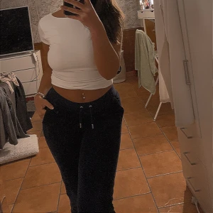 Mörk blåa juicy byxor  - Storlek xs kan även byta mot mörkblåa i storlek s