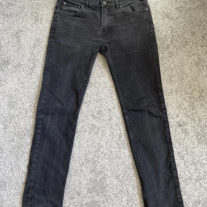 Acne Studios Jeans - Tja! Säljer mina acne studios jeans Säljer billigt för inte använt på länge LÄGG BUD! Skriv om ni har nån fråga! 