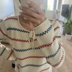 Stickad tröja  - Nyskick 