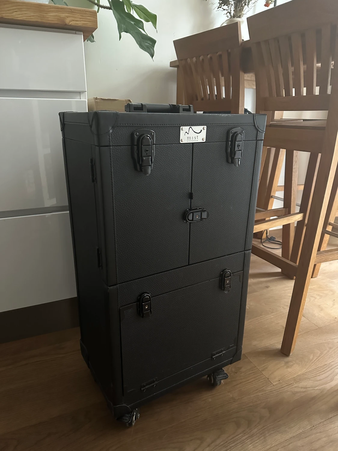 Professional makeup suitcase - 90