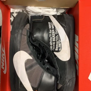 Off white blazers - Off white grim reaper blazers- säljer för 5200kr( skick 8/10) pris kan diskuteras kvitton och bevis på att dom är välta finns 