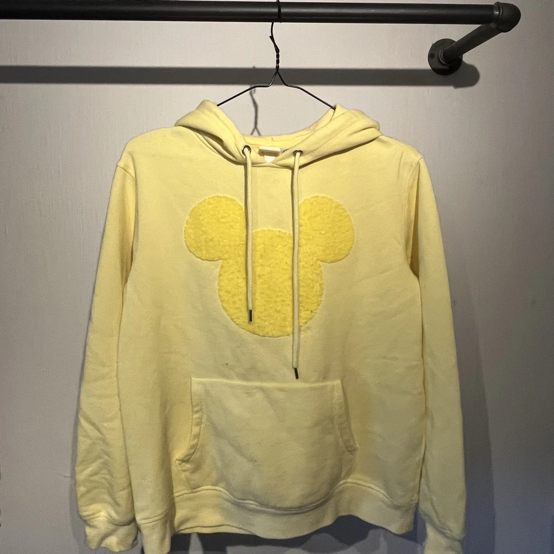 Gul Musse pigg hoodie 