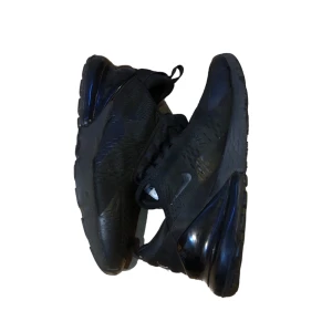 Nike Air Max 270 - Ett par riktigt fräscha Nike Air Max 270s i bra skick 💯Skriv om du har frågor eller funderingar 🔥
