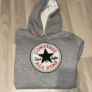 Converse hoddie - Converse hoddie använd 2-3 gånger 