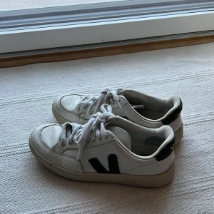 Veja sneakers - Veja sneakers strl 38. Välanvända. 
