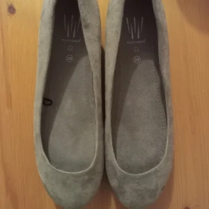 Gråa finskor - Säljer mina gråa finskor som jag nästan aldrig har använt. 