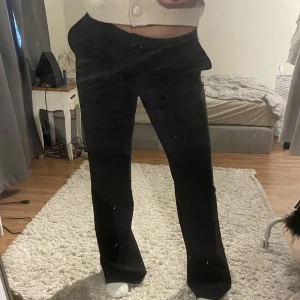 Kostymbyxa  - så fin lågmidjad kostymbyxa strl M. säljer då jag har för mycket liknade byxor men vekrligen så fina ❤️köpta vintage !!