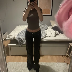 Wide leg jeans  - Säljer dessa Wide leg jeans med lågmidja. Aldrig använda endast testade, som i nyskick 💘