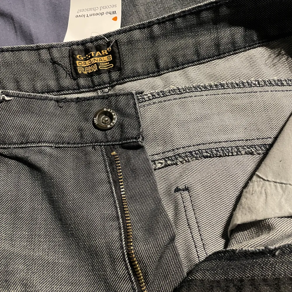 pre owned jeans från Zalando oanvända me prislapp kvar raka ben w:34 l:34. Jeans & Byxor.