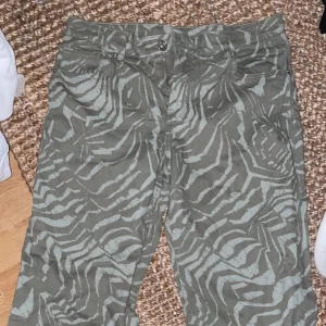 Low waist baggy jeans - Dessa är i helt nytt skick för de är inte riktigt min stil 