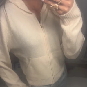 stickad kofta  - as snygg kofta, aldrig anvönd!!🥰