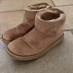 Ugg 36 - Slitna men fortfarande intakta!! Bra första par för att förälska sig i UGG