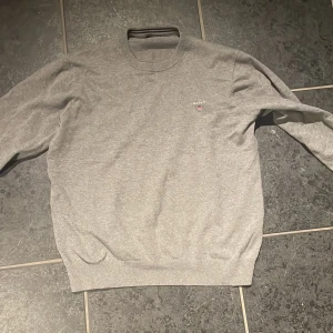 Stickad gant tröja  - Säljer en fin stickad tröja som har blivit för liten för mig