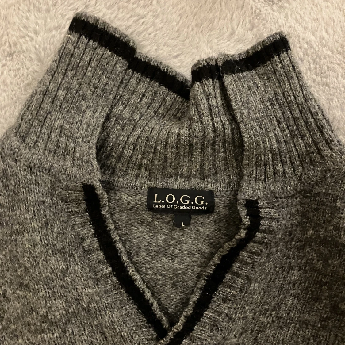 Grå stickad tröja - 90
