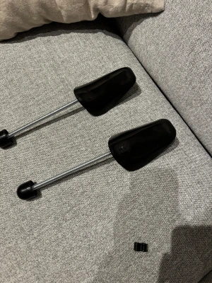 Skoblock - Perfekta för att ha i skorna. Håller upp formen perfekt  Om du vill att skorna ska vara perfekta så är detta rätt produkt. 