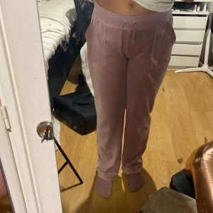 Rosa juicy byxor💗 - Jättefint skick och inte så använda!💗 säljer då jag inte använder❤️