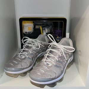 Nike Vapormax Plus - Nike Vapormax Plus | Storlek 44 | Skick 8/10 | Sällan använda | Sällsynt modell | Pris kan alltid diskuteras | 