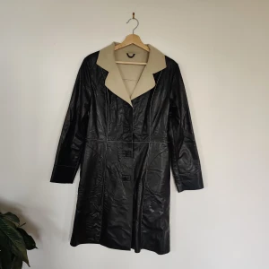 Vintagekappa - I läderimitation, fodrad med fleece