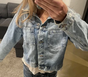 Jeansjacka  - Skit snygg jeansjacka 