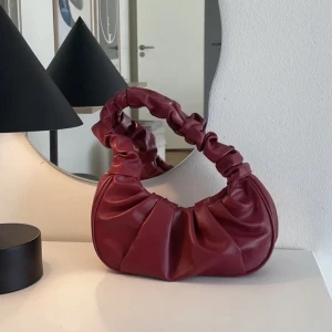 Röd väska  - Röd handväska 