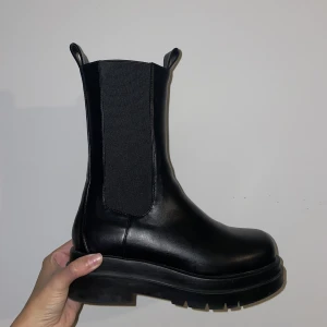Chelsea boots - Knappt använda i storlek 39