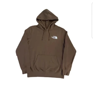 Hoodie - Fin hoodie från North Face i färgen brun💖 den är super skön och jag har endast använt den en gång. Hoodien är köpt här på plick för inte så länge sedan men tyckte inte att den passade mig 💖 hoppas nu någon annan lan få användning av den
