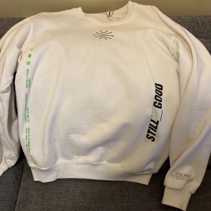 Still good hoodie - 8/10, använd förut men inget är förstörd eller fläckar på, storlek S