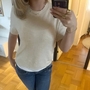 Kortärmad stickad tröja  - Så fin kortärmad stickad tröja från Lindex!!💞