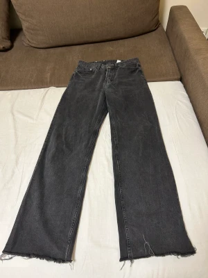 Jeans  - Helt nytt skick  Storlek 42-38 Inga markeringar 