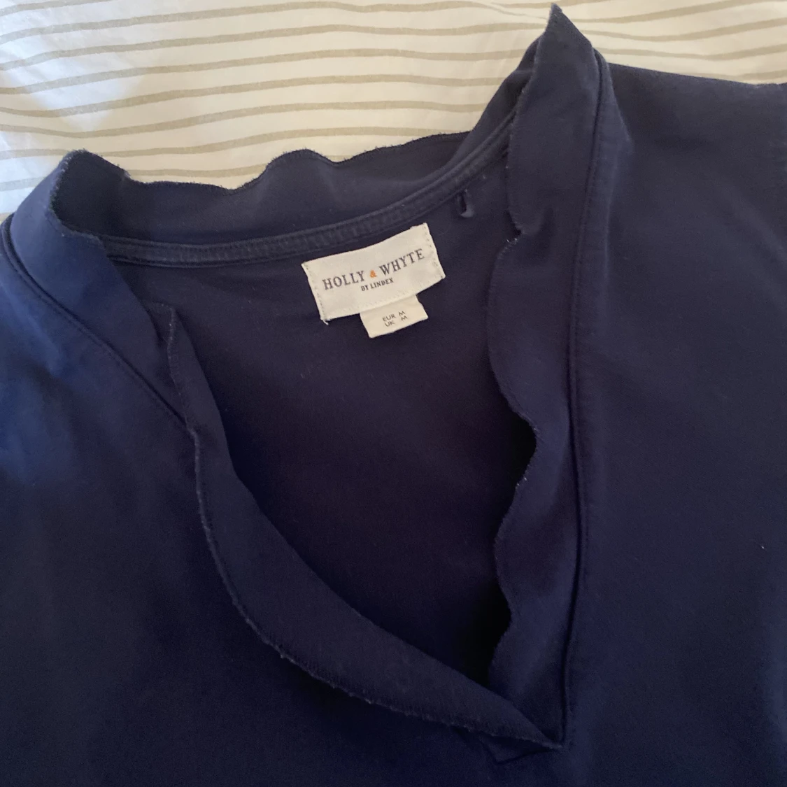 Söt kortärmad mörkblå blus  - 90