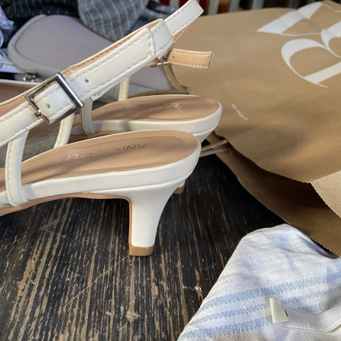 Låga spetsiga klackar  - 91