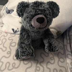 Grå Björn gosedjur  - En ljusgrå/mörkgrå gosedjurs björn 🧸💙 