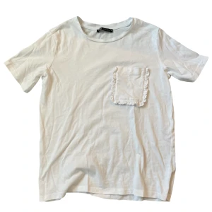 T-shirt  - T-shirt med ficka Oanvänd Ord:149kr eller 99kr  