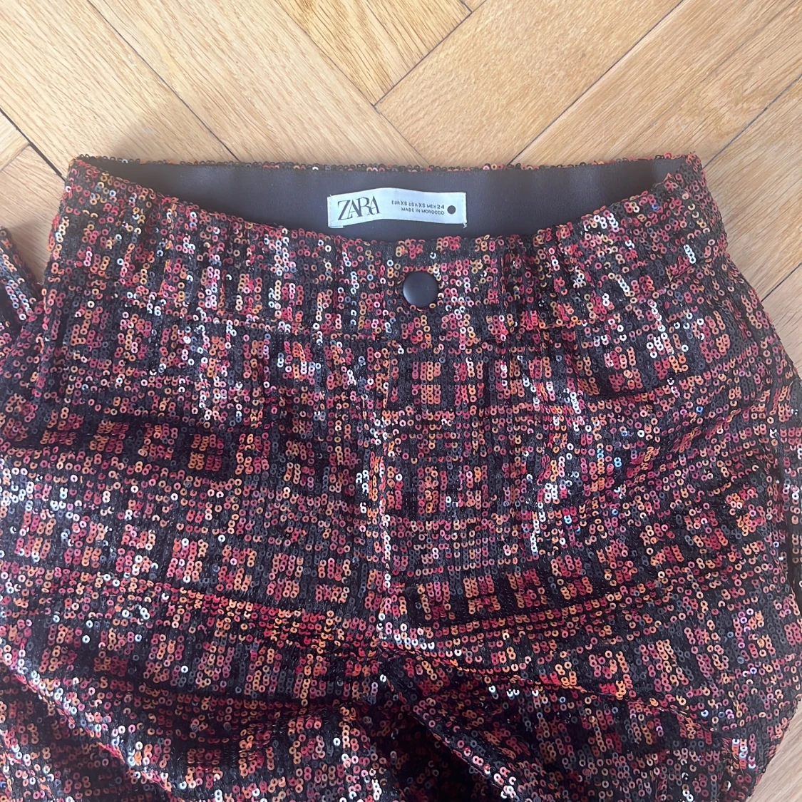 Zaras slutsålda glitterbyxor - 91