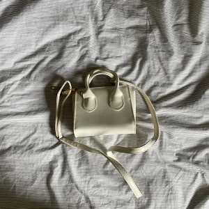 Shein väska - Vit liten väska från shein 