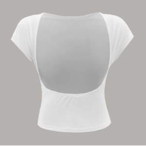 Säljer denna trendiga T-shirt med öppen rygg. Nyskick - aldrig använd. Passar XS-S. Perfekt till sommaren! 💗
