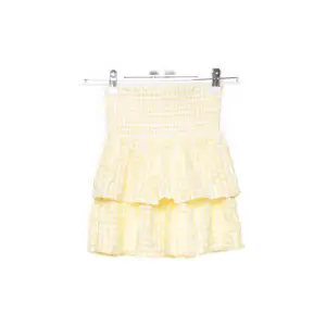 Säljer denna supersöta kjol från Kappahl i strl 158/164 ⭐️💛