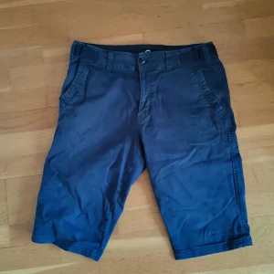 Chinos shorts - Shorts I lätt använt skick. Storlek M och justerbar i midjan