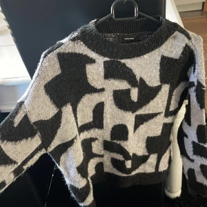 Stickad tröja - Säljer denna superfina stickade tröja. I bra skick. 