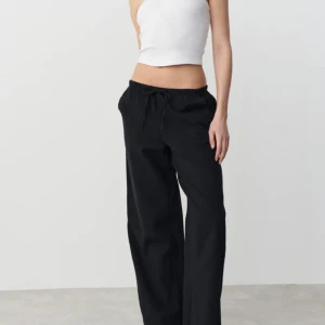 Gina Tricot linnebyxor  - Helt helt nya, aldrig använda! Men säljer pga att jag har två💗 Nypris 400kr